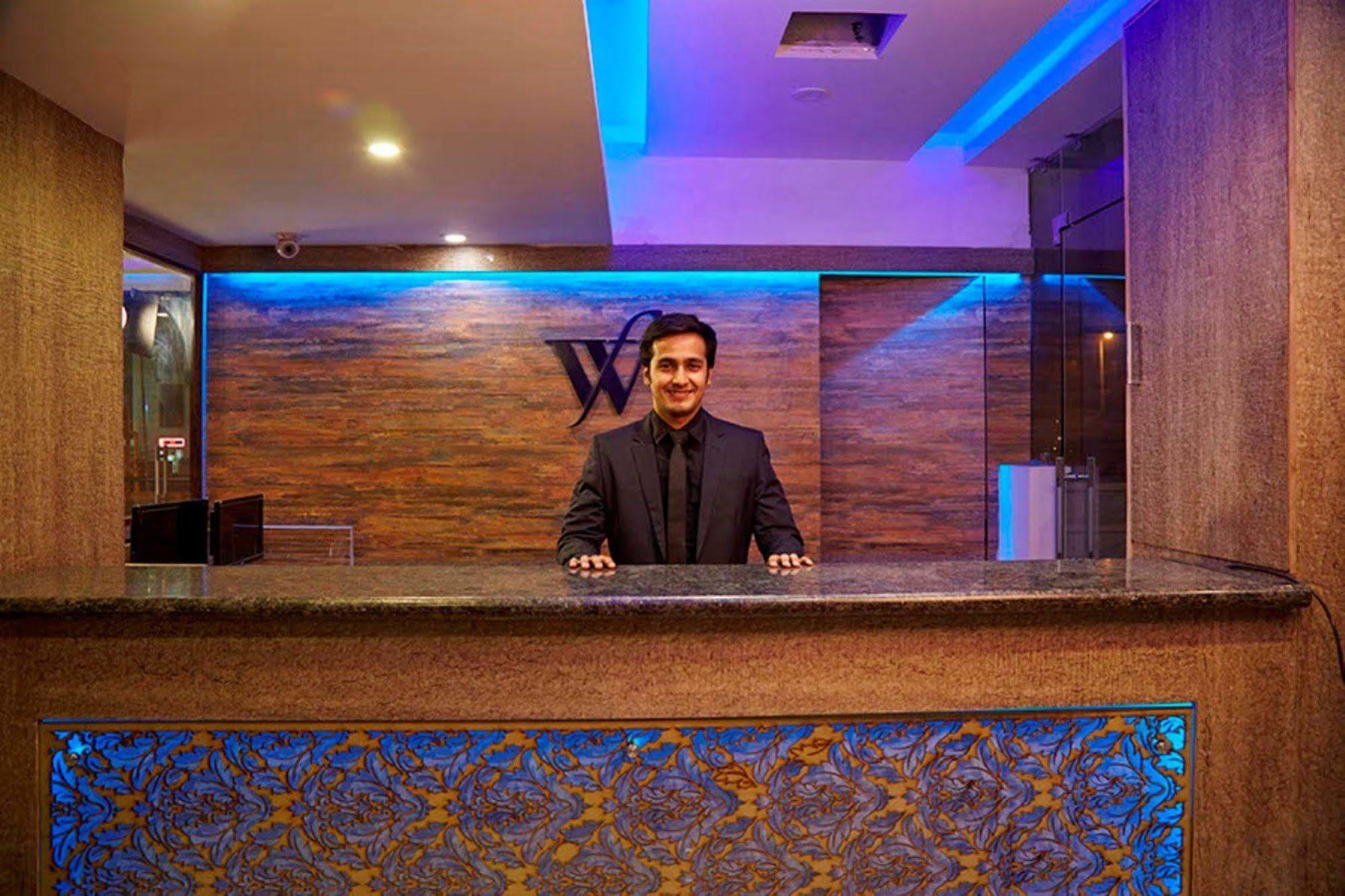 Hotel Waterfall Delhi  Esterno foto