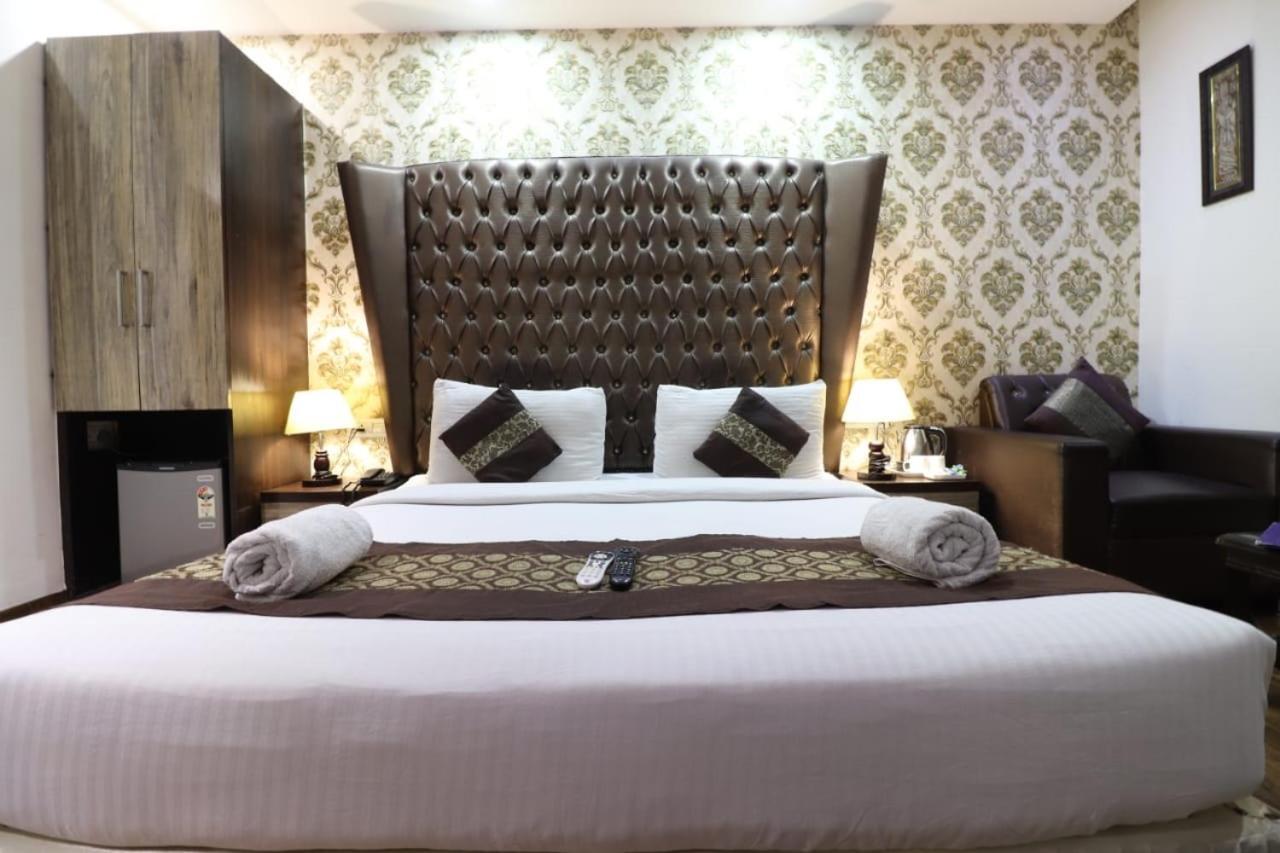 Hotel Waterfall Delhi  Esterno foto